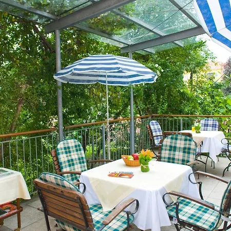 ハウス モービーヌ ガルニ ホテル