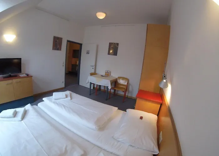 فندق Haus Mobene - Garni 3*